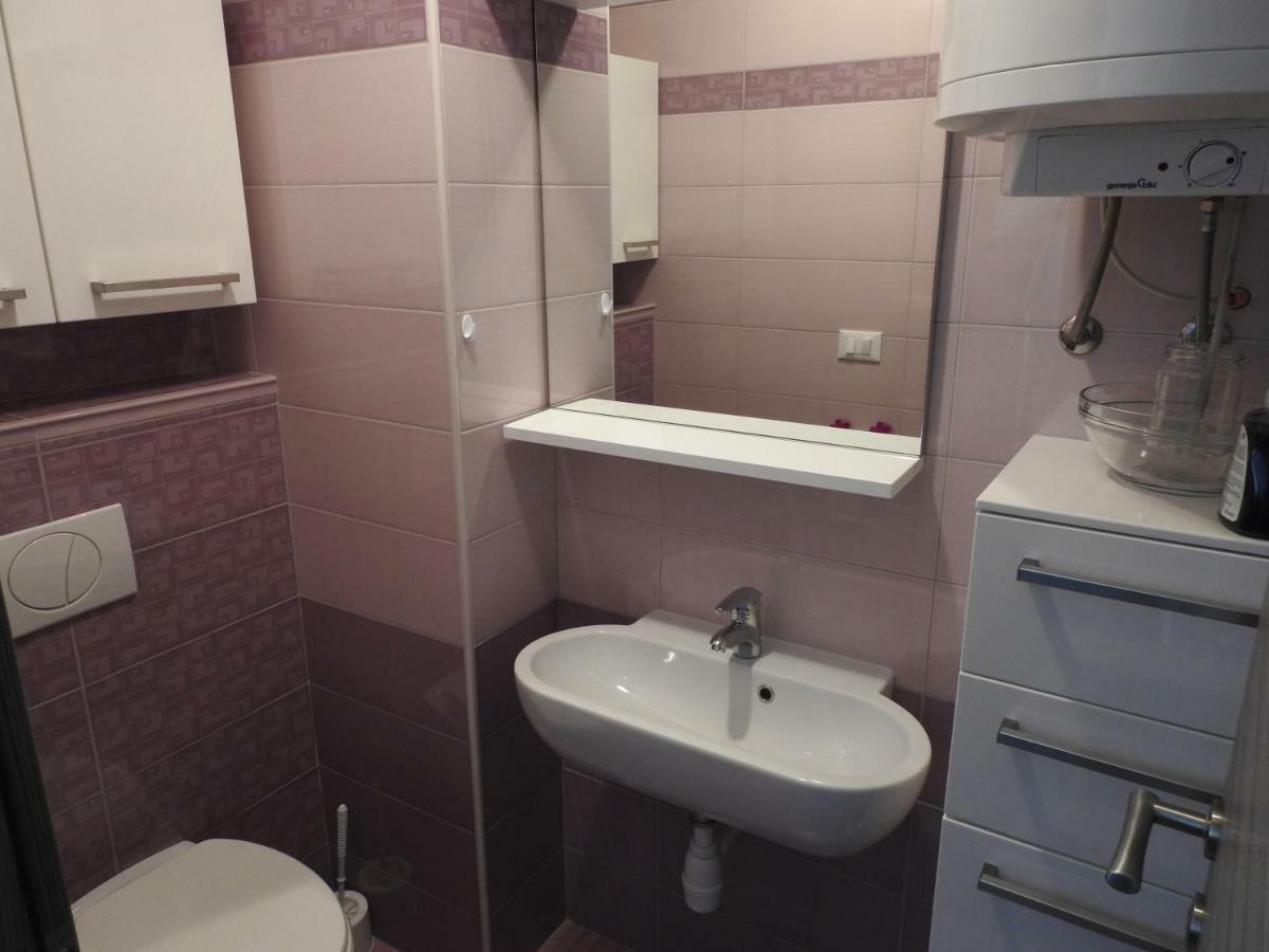 Affittacamere Pocitniska Hisa Dobravlje Esterno foto